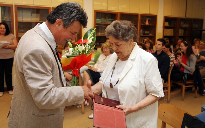 Gyémánt diplomás pedagógus - 27 évet tanított a Vasváriban és a Petőfiben