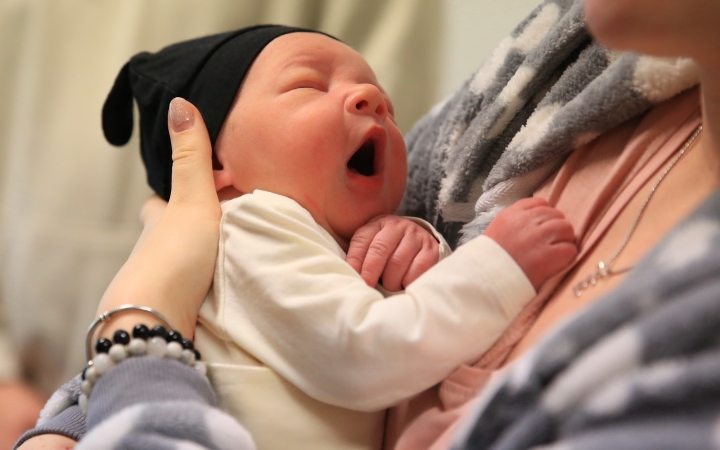 Boldog a család, örül a város – megszületett Olivér!