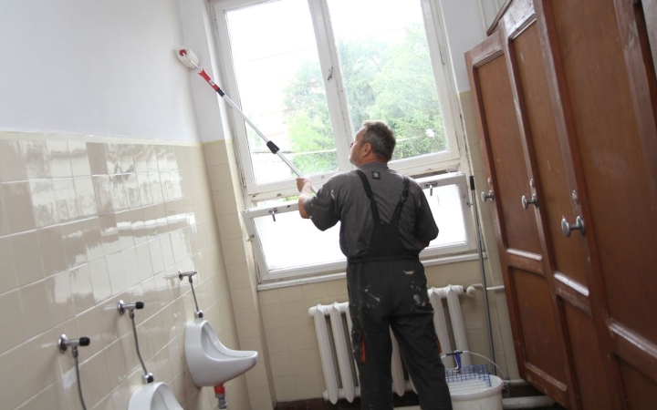 Iskolai karbantartás: elkezdték a munkát