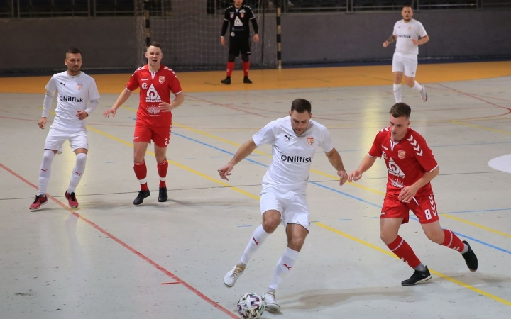 Rangadó a felsőházért