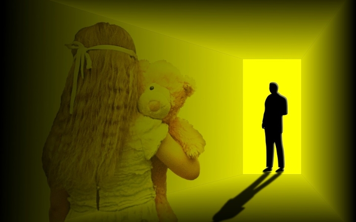 Vádat emeltek a kiskorúról készült pornográf felvételeket szerzett férfi ellen