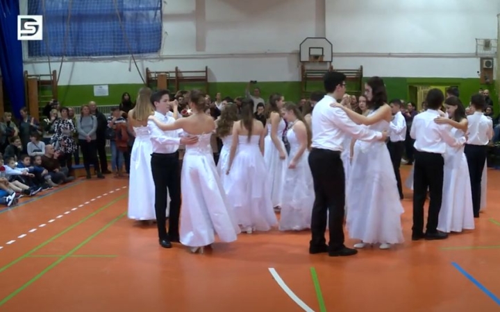 DSTV: a felsősök is farsangoltak a Móriczban