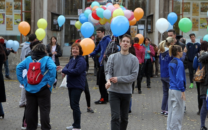Égbe engedett jókívánságok