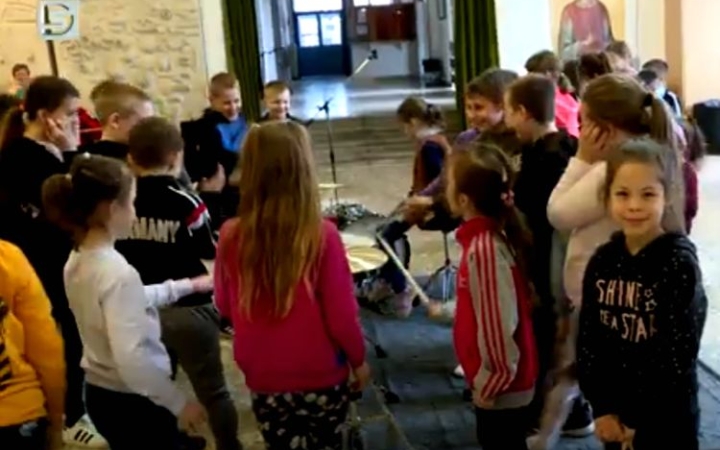 DSTV: rendhagyó énekóra a Gárdonyiban