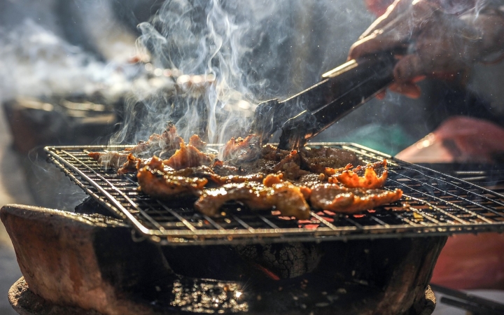 Különféle fogók a konyhában