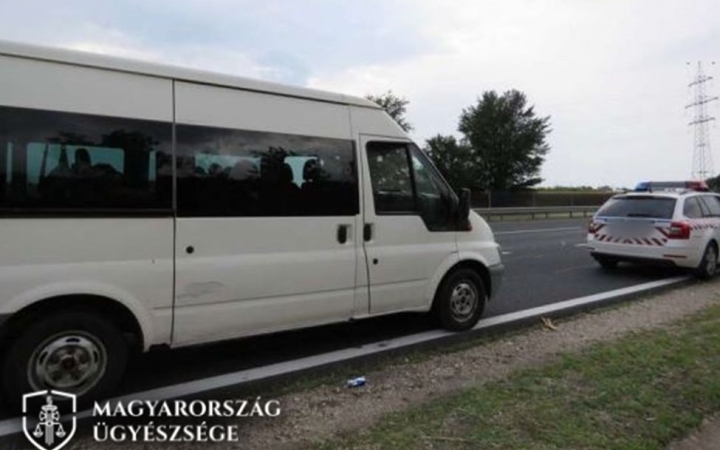 Vád a vége az M6-oson bebukott ukrán embercsempész ügyének