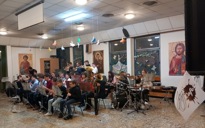 Mesterek, tanítványok, vastaps és tomboló siker a zeneiskolai Jazz Café dzsemborin