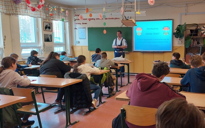 Fő a baleset-megelőzés – két viadalt rendezett diákoknak a rendőrség