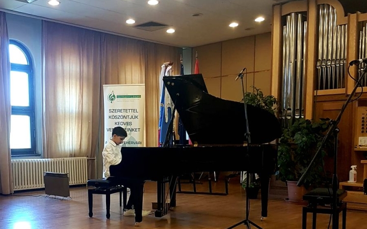 Arany minősítés a zongoraversenyen