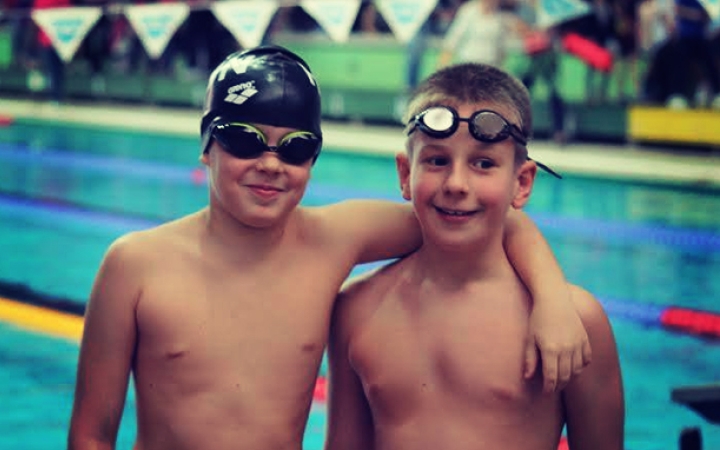 Úszás: közelben a dobogó