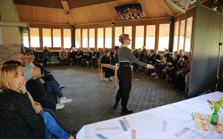 Szociális segítők tanácskoztak a kempingben