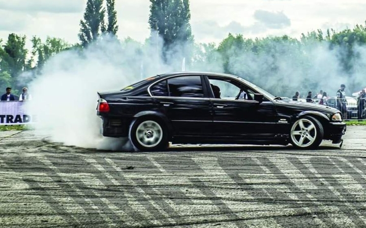 Bimmer Parade: jótét célú bőgetés a betonkockán