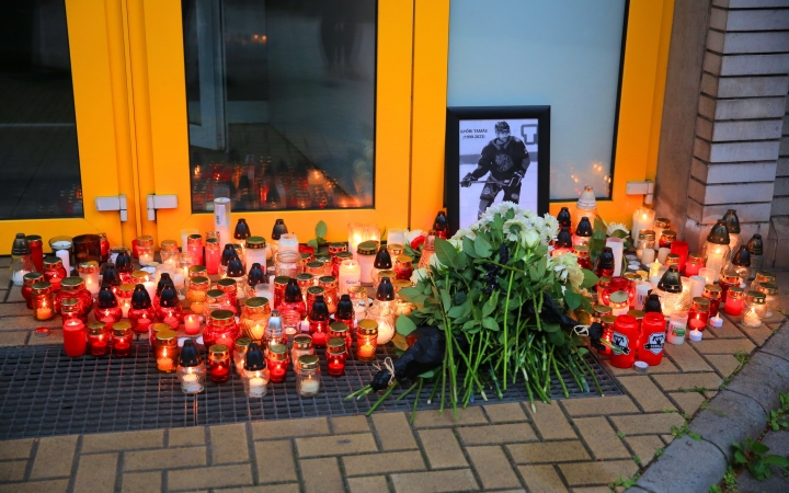 Gyertyák, virágok Győri Tamás emlékére – és gyűjtés a családnak (galériával)