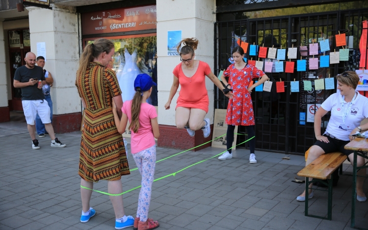 Jön, jön, jön: szombaton végre itt a 2. Sugárúti Fesztivál – irány a Vasmű út!