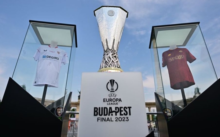 Európa-liga - A trófea mellett a BL-indulás a tét a budapesti döntőben