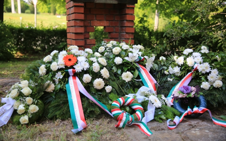 DSTV: főhajtás a gyásznapon