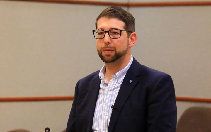 Háromszáz milliót spórolhatunk a szolgáltatóváltással