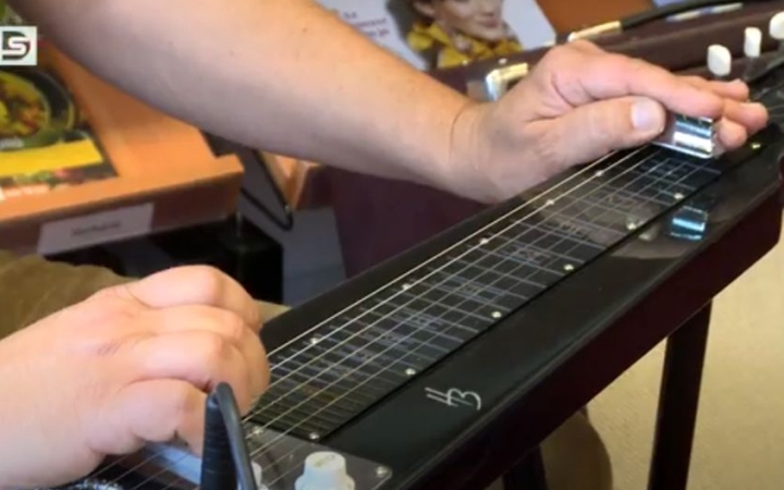 DSTV: zenés délután a József Attila Könyvtárban