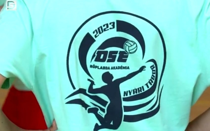 DSTV: nyári tábor a röplabdázó diákoknak