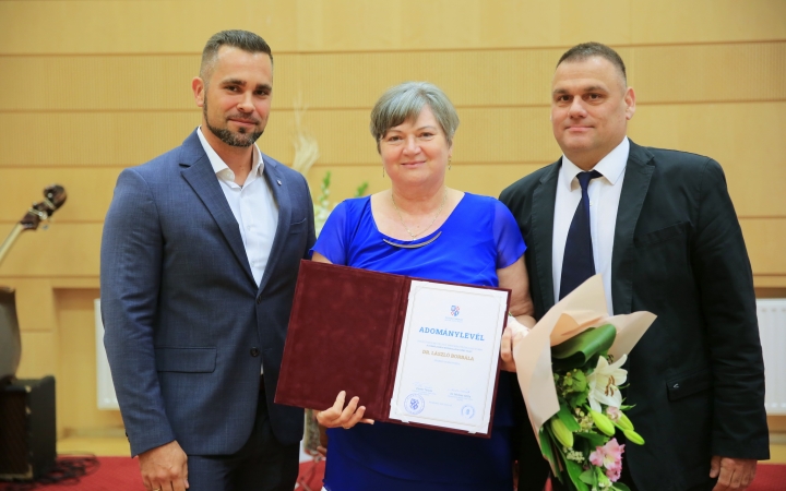 Dr. László Borbála érdemelte a Dunaújváros Közszolgálatáért Díjat