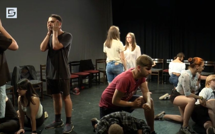 DSTV: Q-Darts – Kafka után szabadon a színpadon