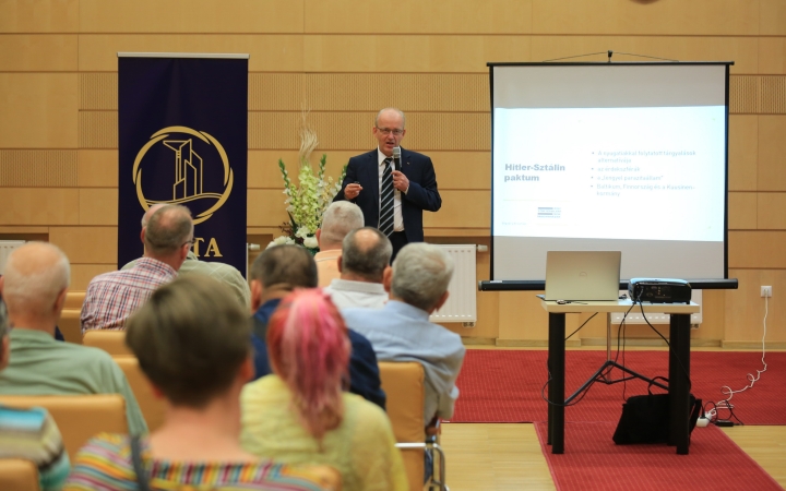 Dunaújvárosi Estek – Ungváry Krisztiánnal a történelemről, háborúról