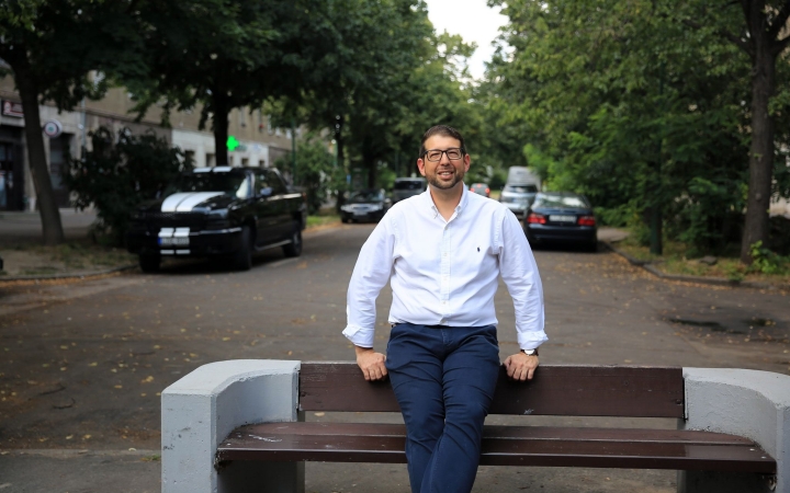 Közösségi központ épül a Technikumban, okos padokkal