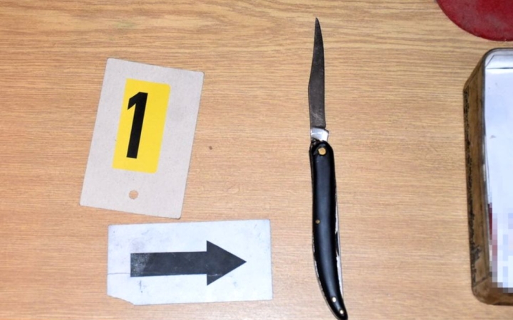 Késsel akarta rendezni a nézeteltérést