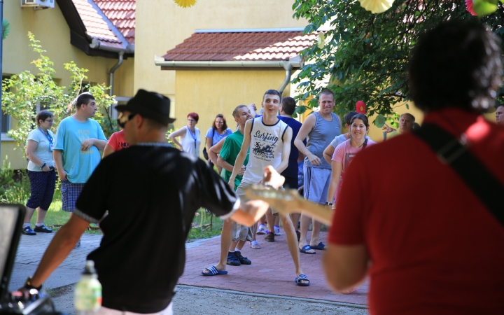 Kolosszális bulival ért véget az Önkéntesek nyara a Jószolgálati Otthonban