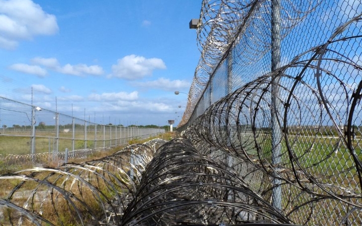 Rongált a börtönben – vádat emeltek ellene