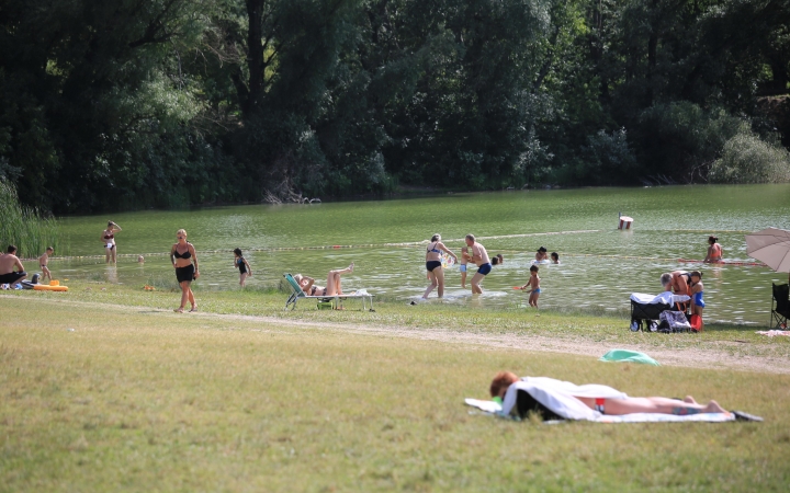 Újra szabad fürdőzni a szabadstrandon