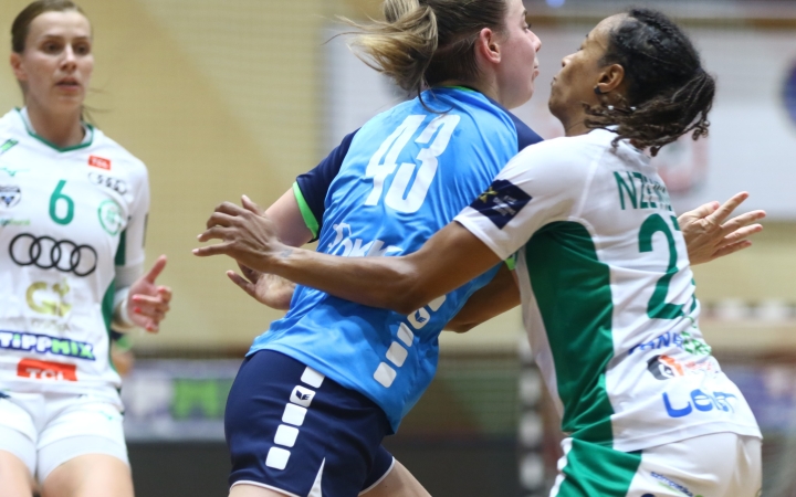 Csata helyett pofonosztás az edzőmeccsen