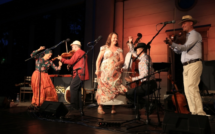 Parádés koncerttel kezdődött a Bartók Kamaraszínház új évada