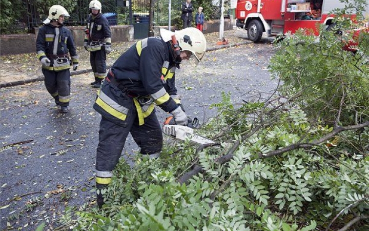 Viharkárok a megyében - 16 településen áramkimaradás