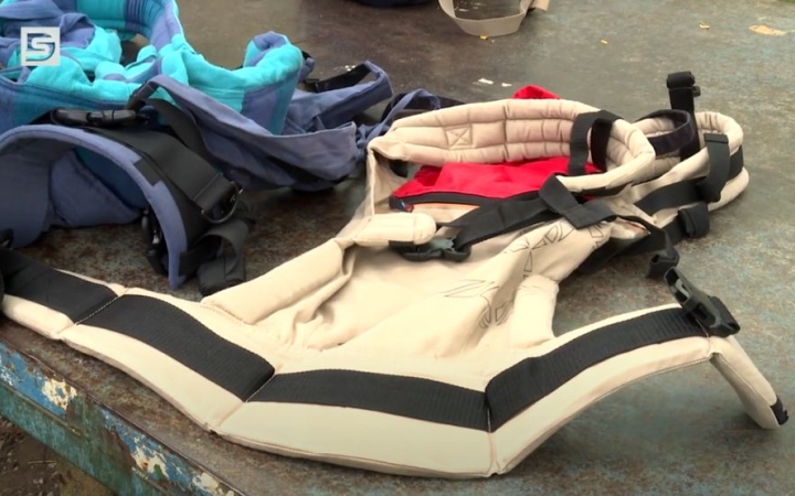 DSTV: anyák babákkal