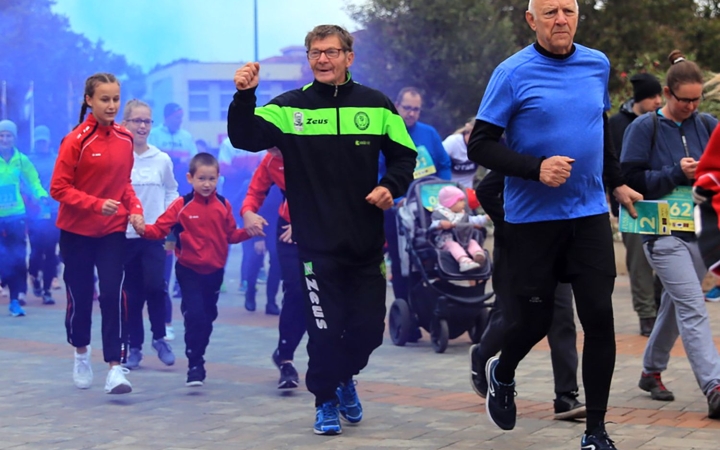 Fogd a kezem! – a szolidaritás és érzékenyítés hete Dunaújvárosban