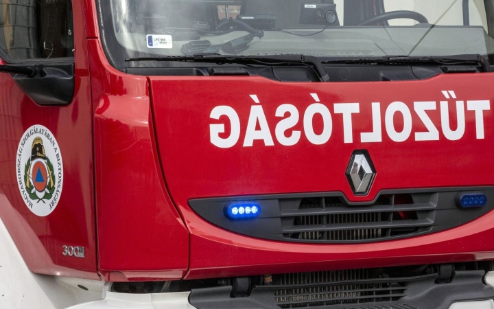 Benzint locsolt a kerti hulladékra, súlyosan megsérült