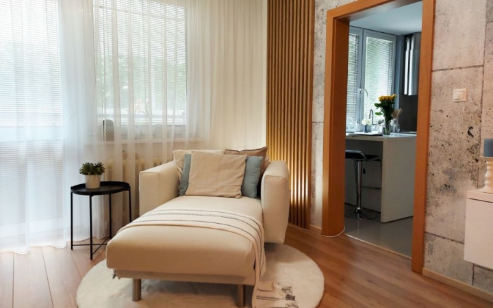 Újra hódít a lamella a lakberendezésben