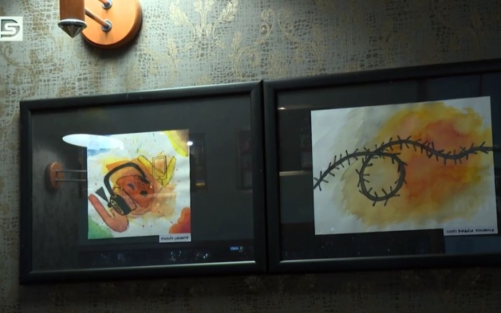 DSTV: növendékek művei a kávézóban