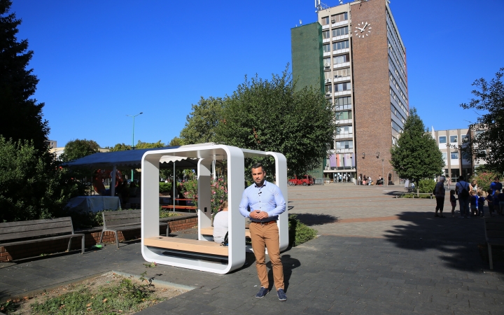  Nemcsak szépek, de még okosak is a padok