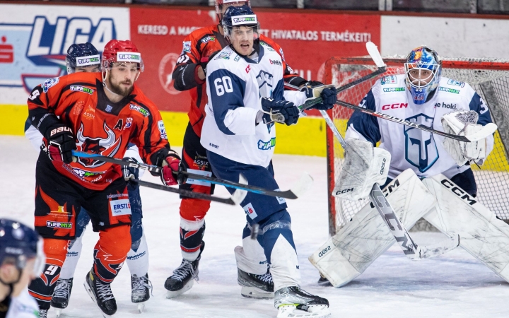 Megyei rangadóval kezdenek az Acélbikák