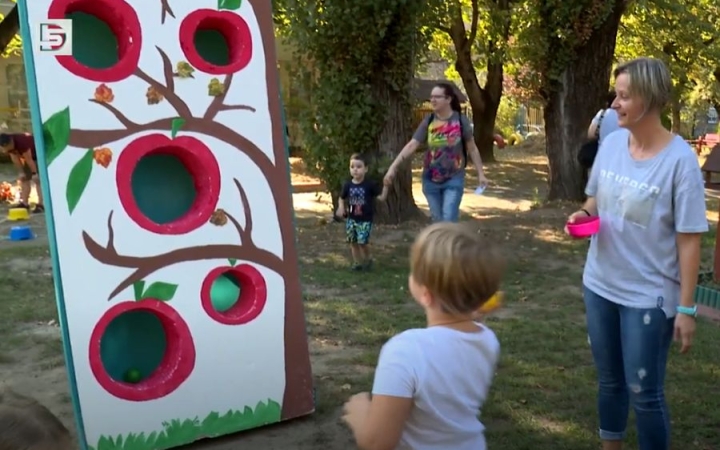 DSTV: játékos sokadalom az Aranyalmában