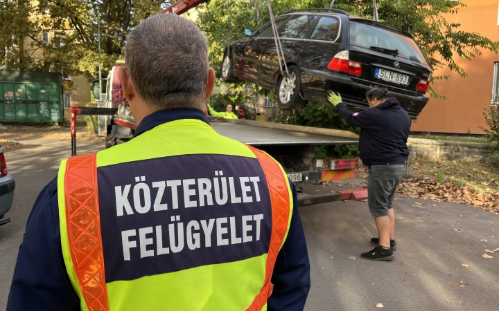 Újabb elhagyott autókat szállíttatott el az önkormányzat