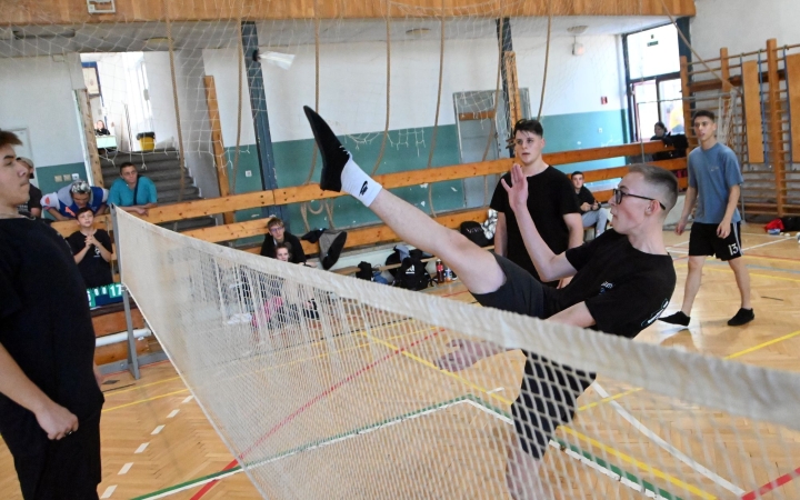 Szépen fénylő bronz az ifik között