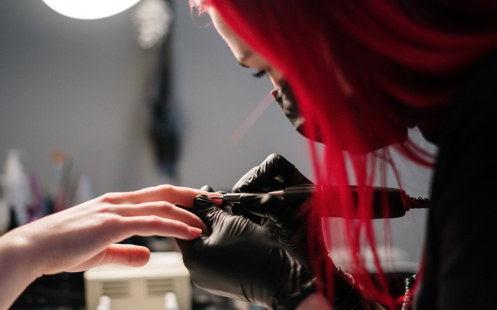 Mit csinál egy körömdizájner?