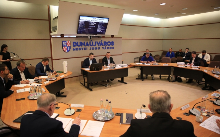 Harmincnál több tétel a közgyűlési napirenden