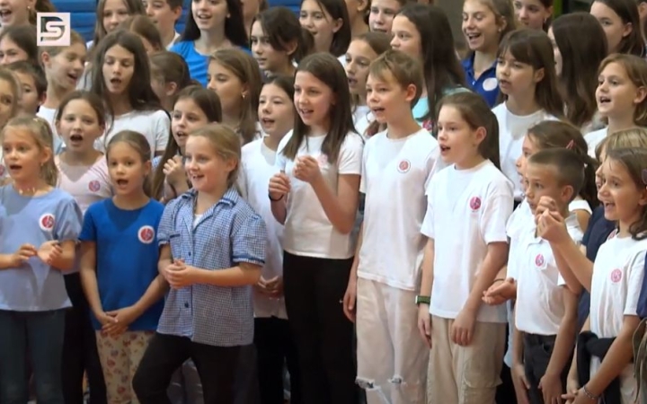 DSTV: jubileumi dal született a Móriczban