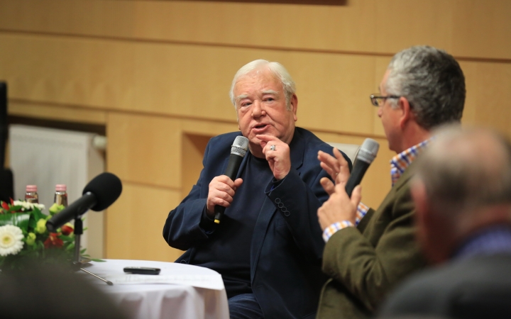 "Dunaújvárosi Estek" – Gálvölgyi Jánossal (galériával) 