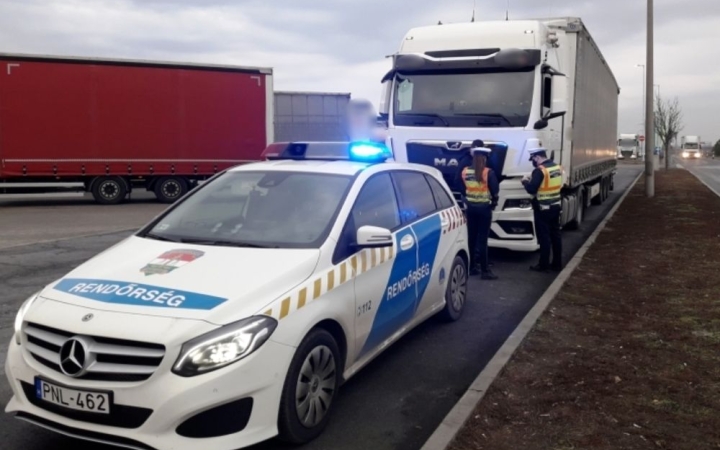 Ellenőrzések az utakon – fókuszban a teherautókkal és a buszokkal
