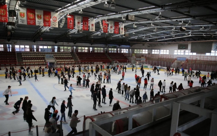 Egész napos ünnep a jégpályán